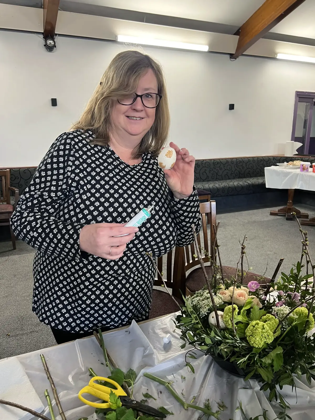 Decorating eggs at the Easter flower arranging workshop